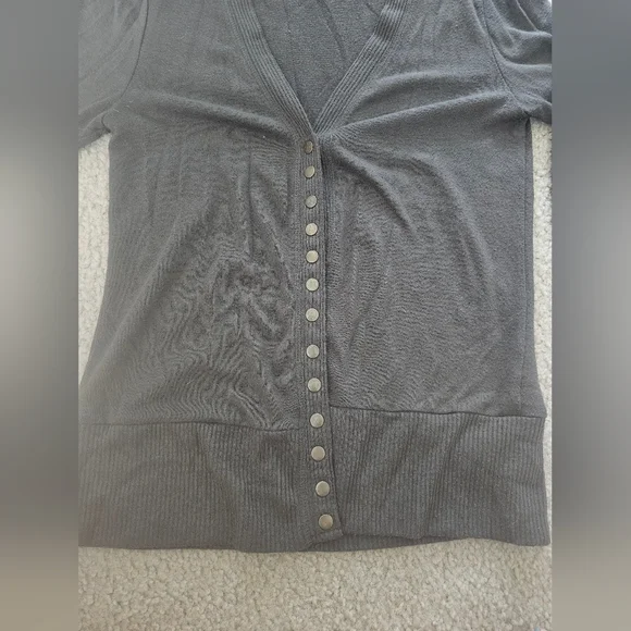 Olive Green Button-Up Quarter Sleeve Cardigan - Picture 3 of 4